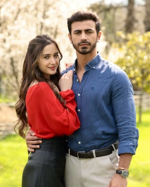 New-pics-of-ilsudemircii-and-emingunenc-on-the-set-of-Arafta-Season-2-posted-by-araftadizi-1.jpg