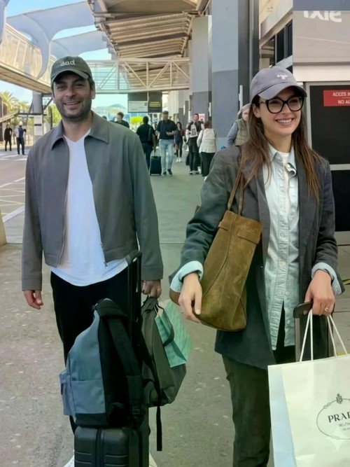 Cannes-yolcusu-kalmasinUyumlarina-bakar-misinizozanakbaba-sinemunsal-.-.-_Alya-Bat.jpg