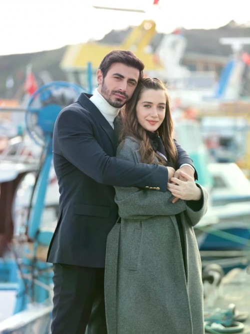 Coktan-balayi-modundalarmis-gibi-gorunuyorlarArafta-Mertes-Drama-Series-Trendingwhat-happ-1.jpg