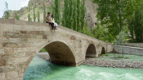 Ben-sana-asik-oldumAy-Yapimimzali-basrolleriniAytac-SasmazveHelin-Kandemirin-paylastig-1.jpg