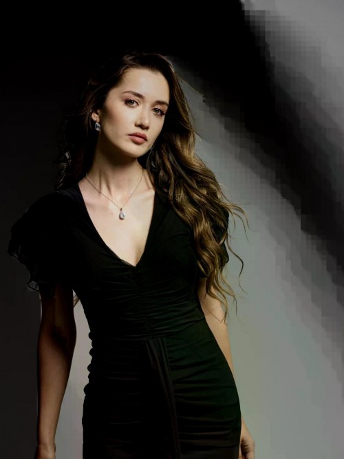 Atesin-biricik-esi--Mercan-Karahan.-_Arafta-Mertes-Drama-Series-Trendingis-ates-a.jpg