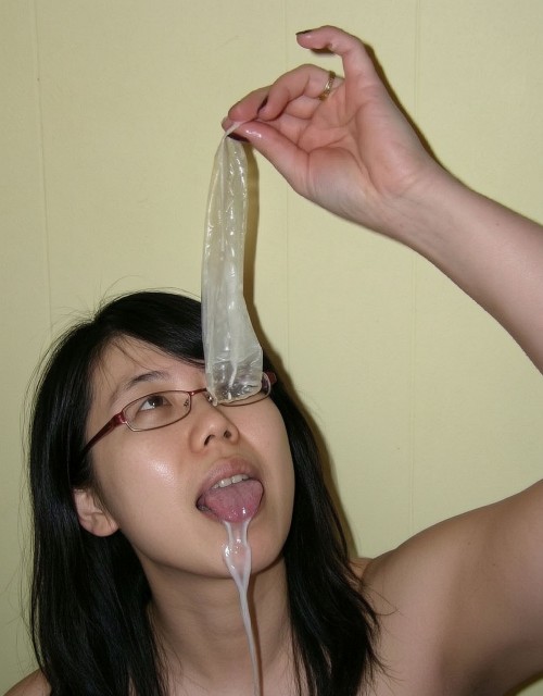 Vanessa-Loves-Eating-Cum-02.jpg