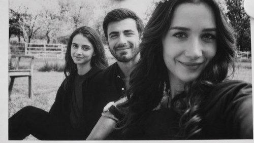 Aileilsudemircii--emingunenc--aleynacaliskan-araftadizi-1.jpg