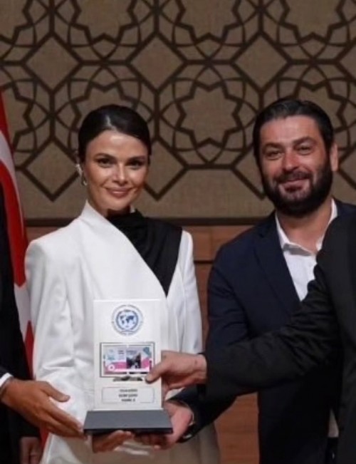 Allahim-sonundaaaa-OzSinimmm-bir-aradaaa-hemde-Ankarada-hemde-birlikte-odul-alirken-ayyy-cook-1.jpg