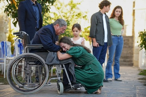 Sevdan-Bir-Atesin-3.-BolumundeLeylanin-nikahi-basip-Mirzayla-evli-olduklarini-ilan-etmesi-K-1.jpg